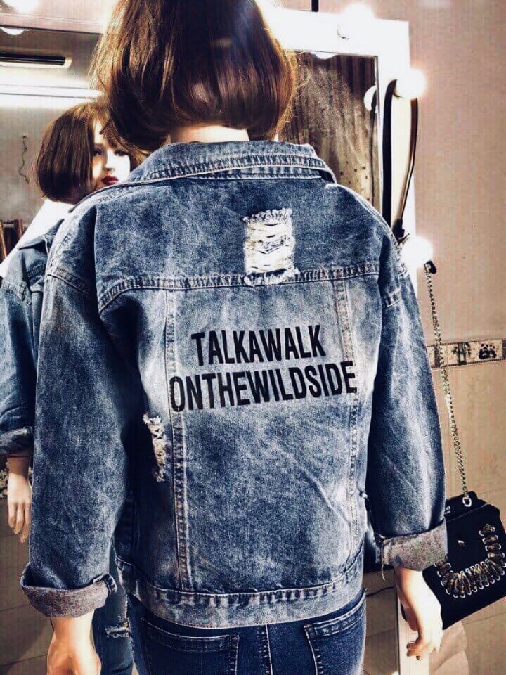 Áo khoác jeans nữ rách thời trang sẫm màu
