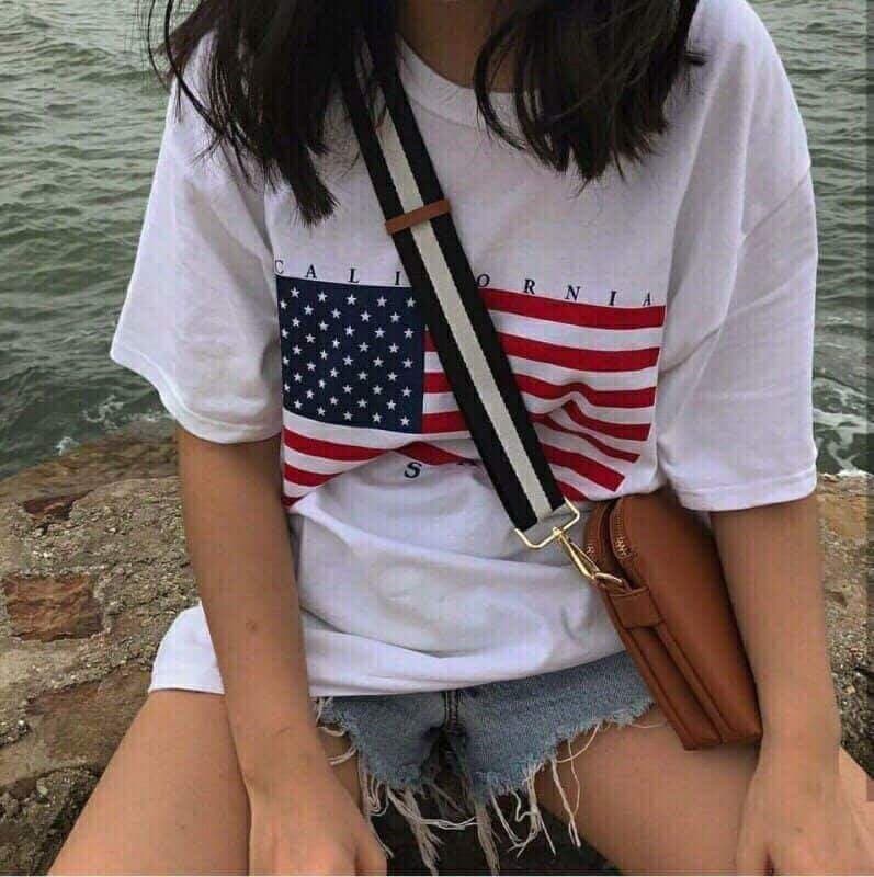 Áo thun nữ in hình lá cờ lạ mắt
