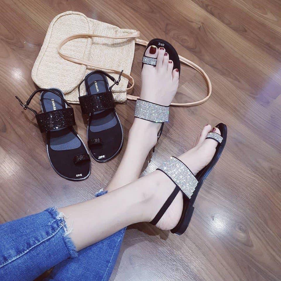 Sandal xỏ ngón đính cườm sang trọng